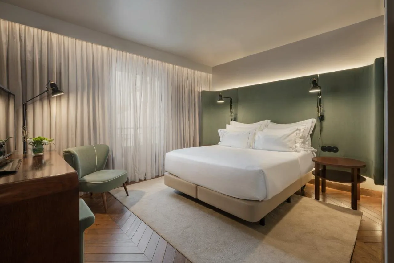 Suite de decoración clásica europea en Grand Hotel Açores Atlântico