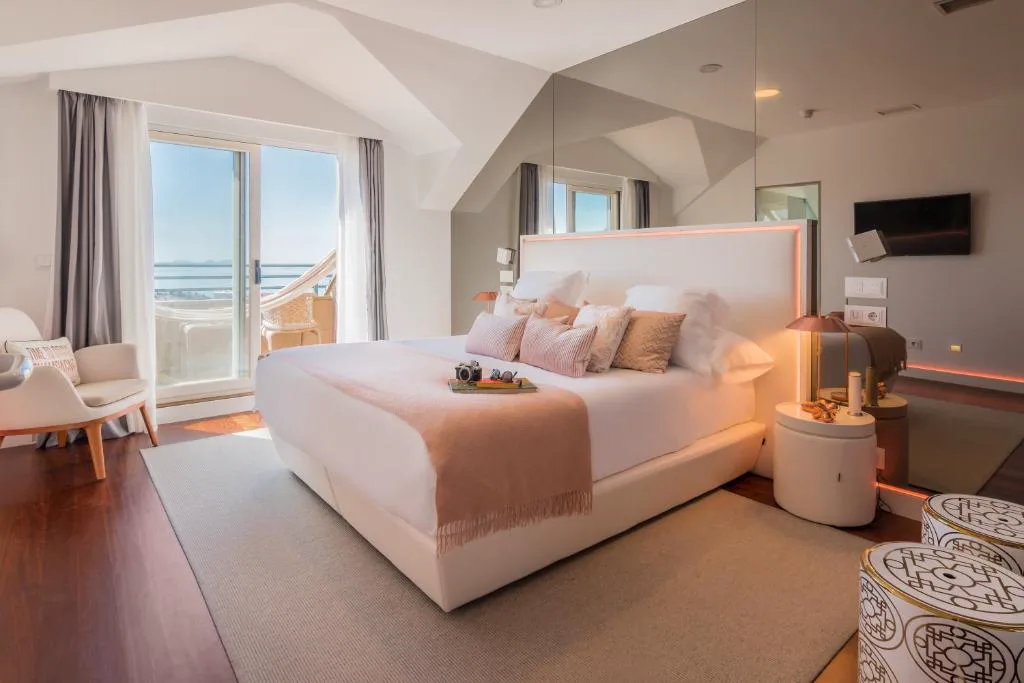 Habitación con balcón y vistas a la ría de Pontevedra, Augusta Eco Wellness Resort