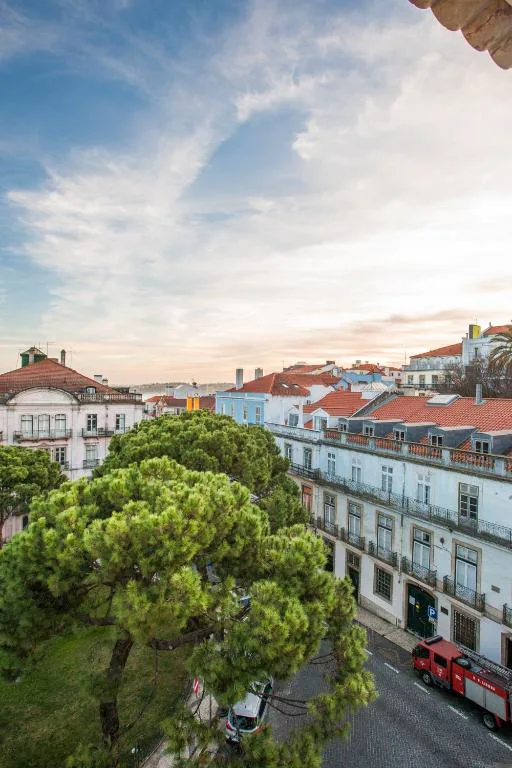 Vistas a los tejados del Chiado desde una habitación de Bairro Alto Hotel