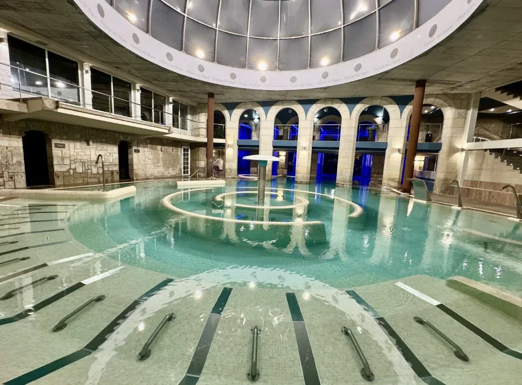 Circuito termal bajo la gran cúpula acristalada del Palacio del Agua, Balneario de Mondariz