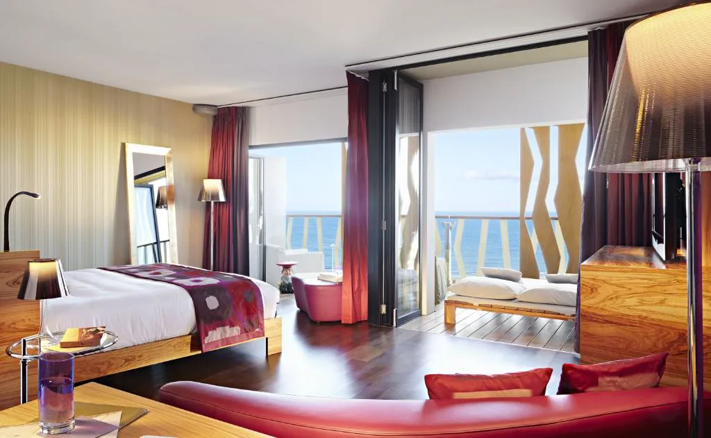 Suite con terraza y vistas al mar del Bohemia Suites & Spa, en Playa del Inglés, Gran Canaria