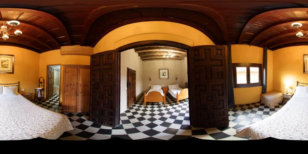 Habitación con cama de matrimonio