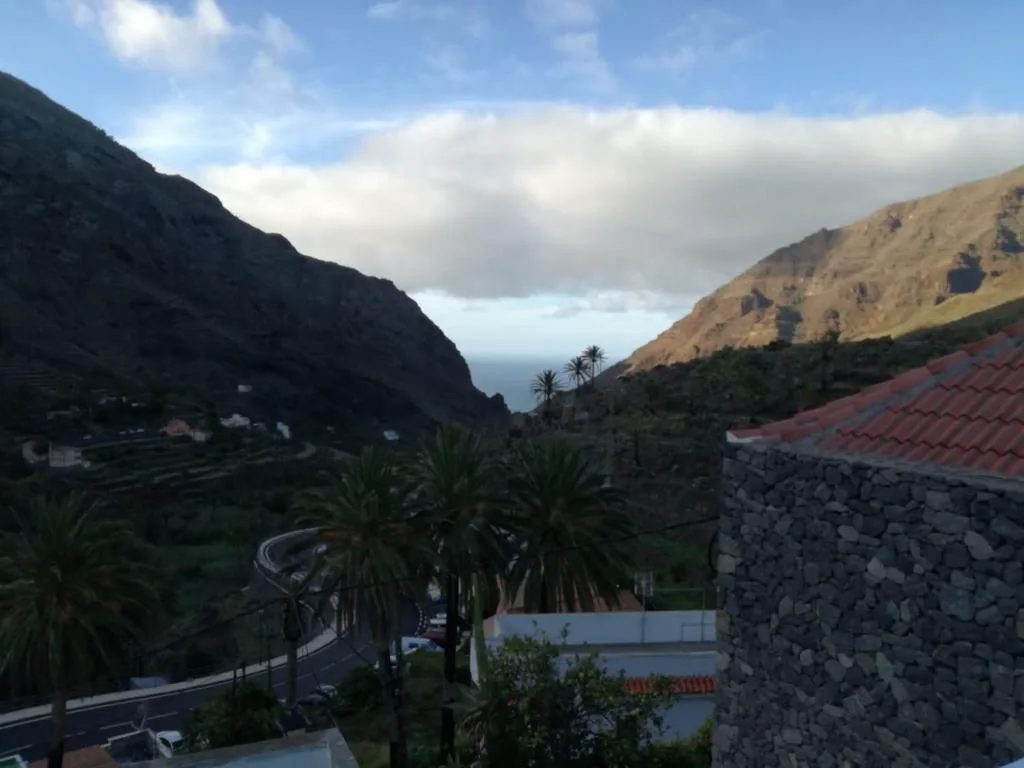 Vistas al valle de palmeras y al mar desde Casita Tio Manuel, en Valle Gran Rey, La Gomera