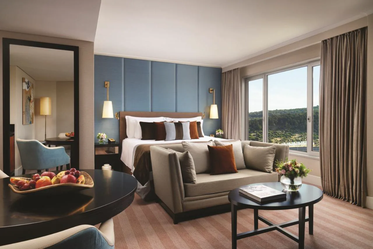 Suite con vistas al Parque Florestal de Monsanto en Corinthia Lisbon