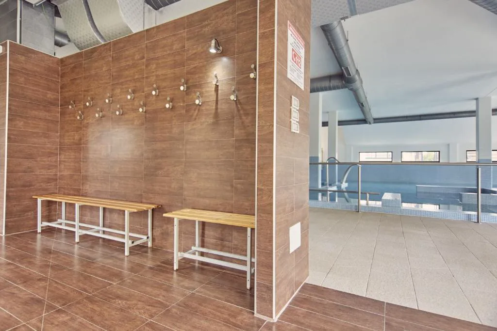 Zona de spa compartida del complejo con vestuario y piscina climatizada interior, Costa SPA Superior de lujo