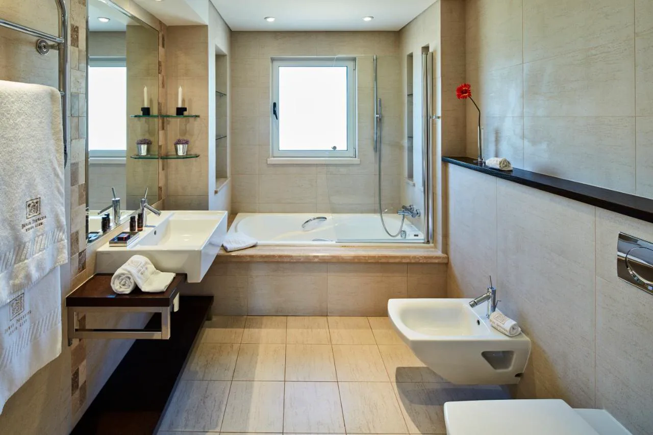 Baño con bañera en Dunas Douradas Beach Club