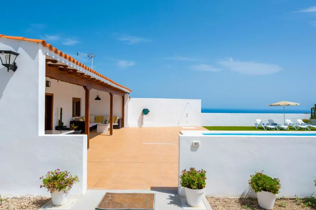 Terraza y piscina con vistas al Atlántico, Eco-Finca, en Güímar, Tenerife