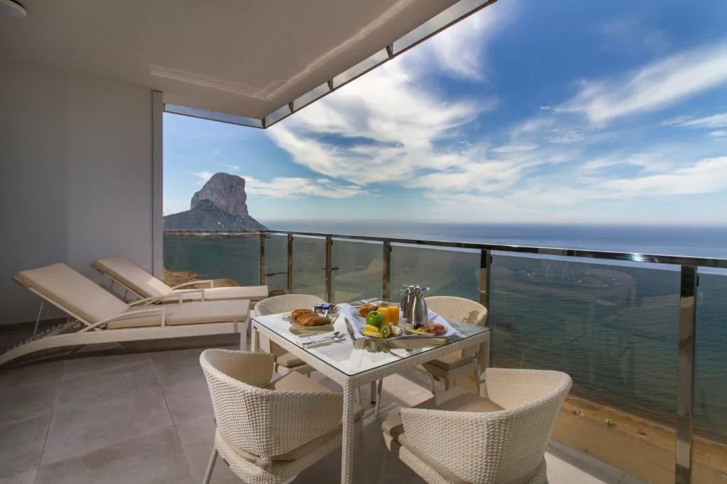 Terraza con vistas al peñón de Ifach