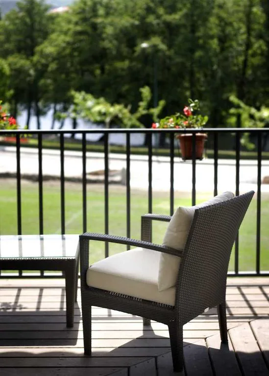 Terraza con vistas al jardín y al río Arnoia, Eurostars Vila de Allariz Hotel Balneario
