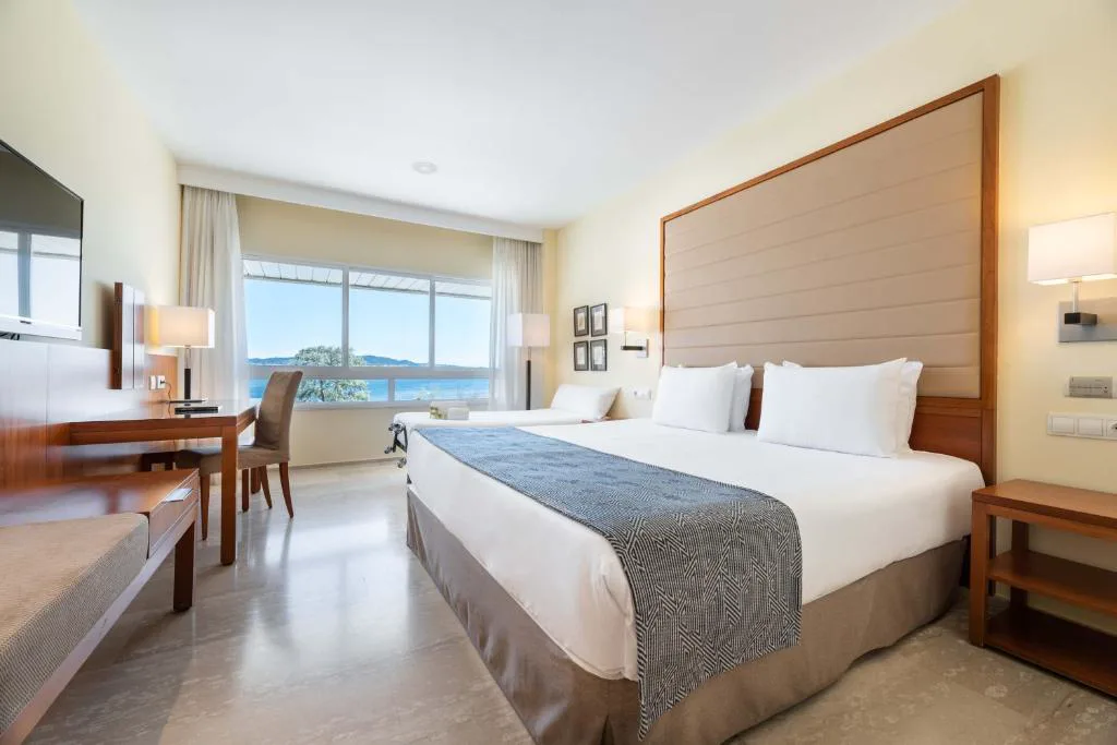 Cama doble con vistas panorámicas a la ría, Eurostars Isla de La Toja