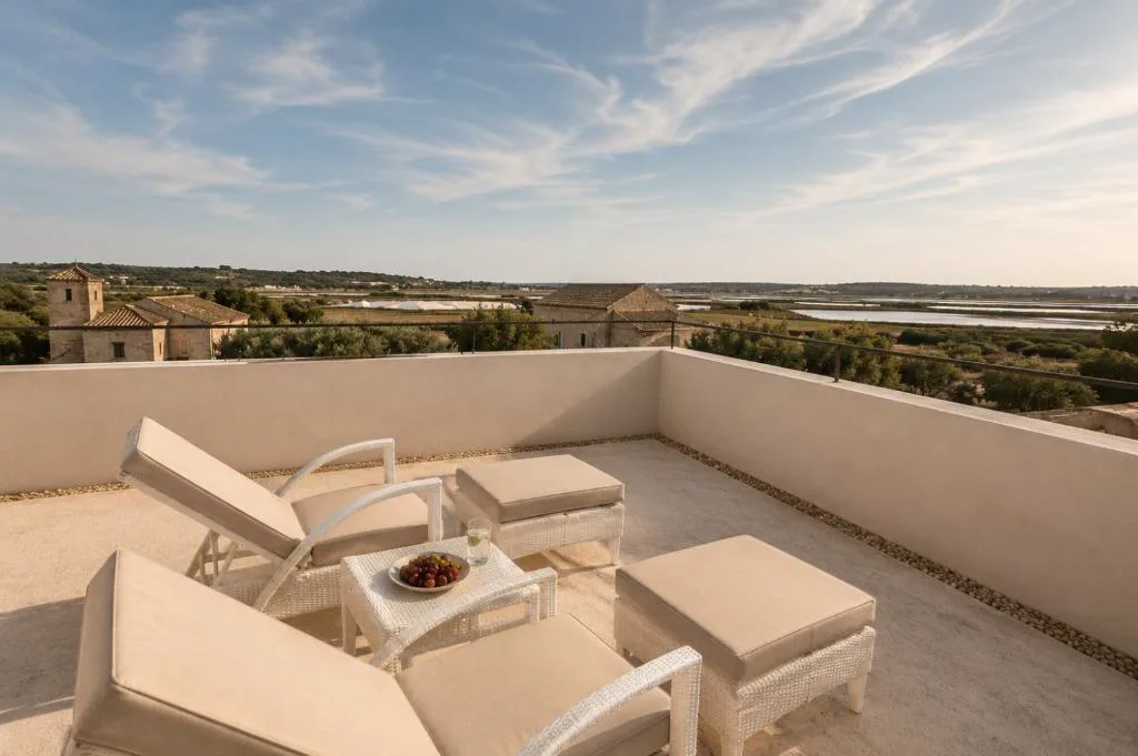 Terraza en la azotea con vistas a las salinas y marjal de Ses Salines, Fontsanta Hotel