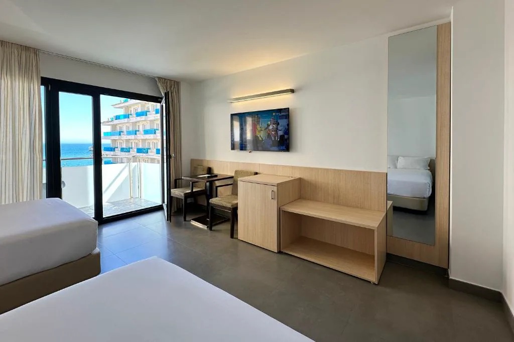 Habitación con cama doble