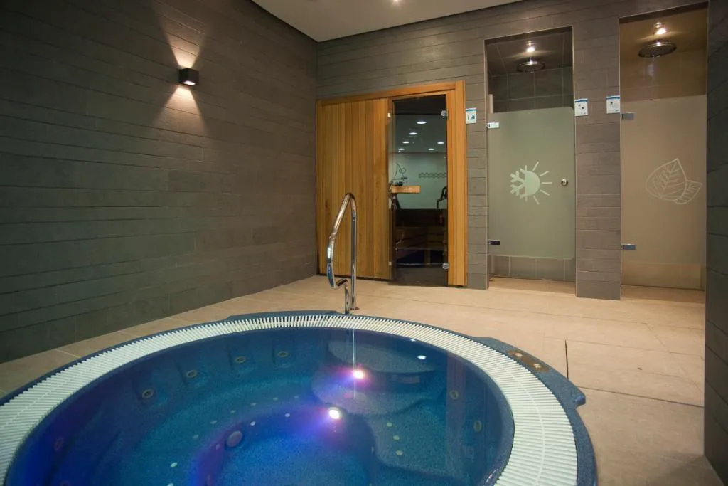 Jacuzzi interior con sauna