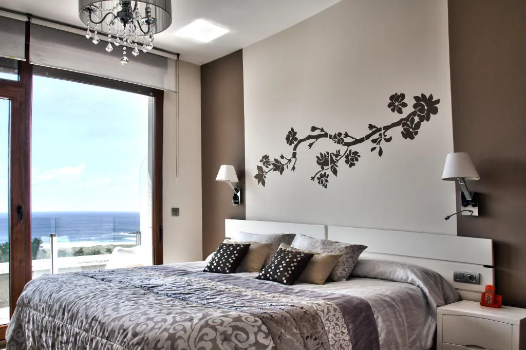 Habitación doble con vistas directas al mar desde la cama, Hotel Naturaleza Mar da Ardora