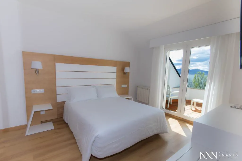 Habitación con balcón y vistas al mar, Hotel Spa Nanin Playa