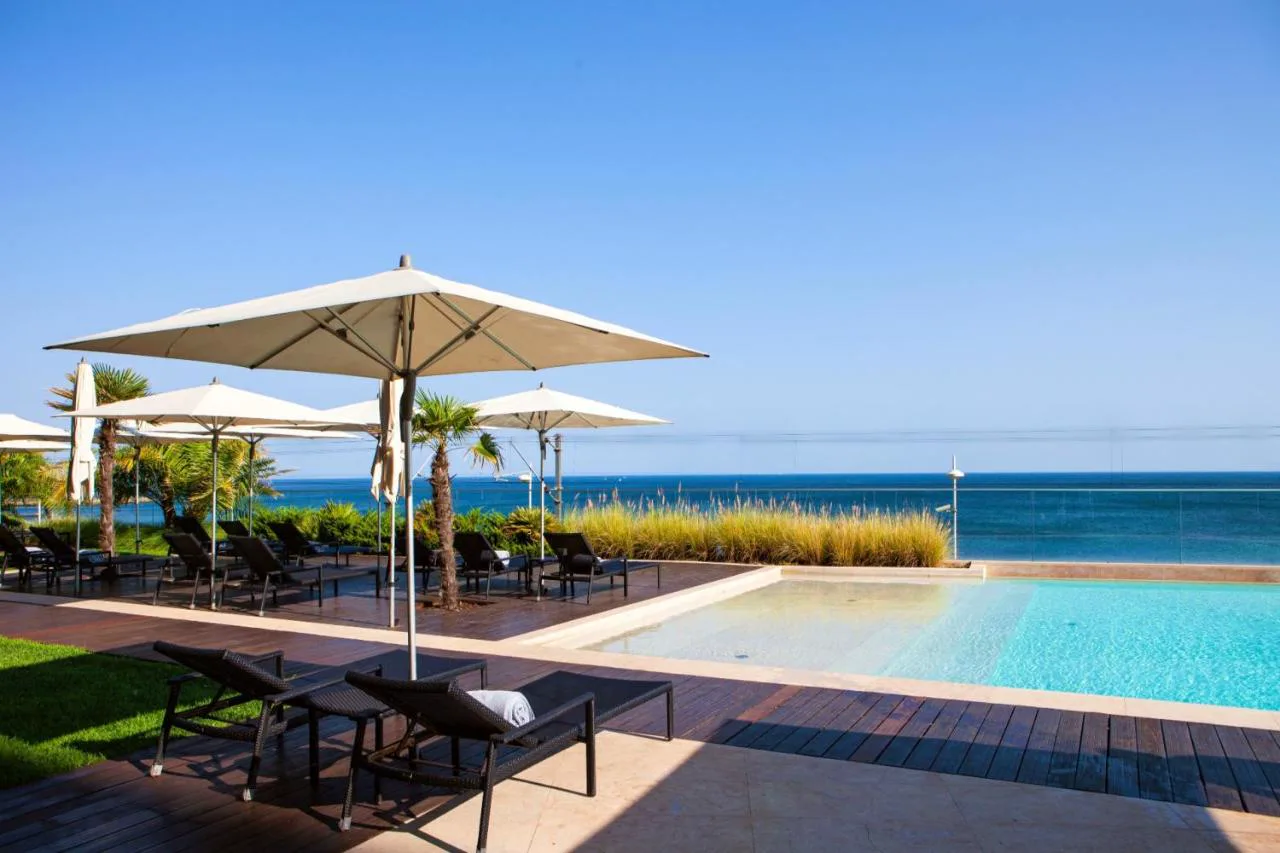 Piscina exterior con vistas al mar en InterContinental Cascais-Estoril