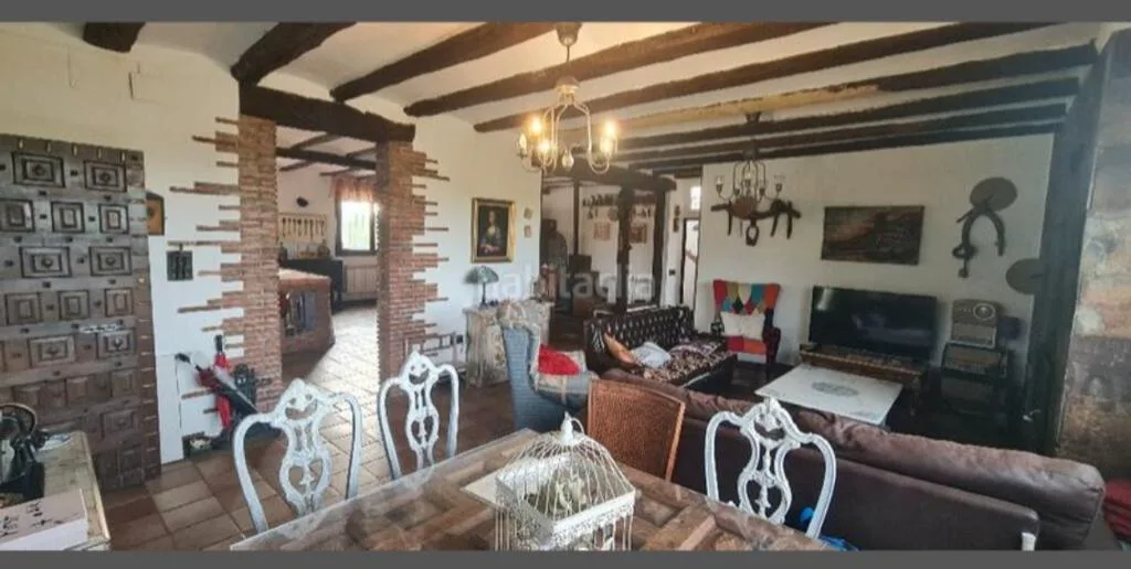 Baño con ducha y mueble blanco