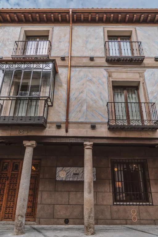 Fachada con soportales de la calle Corredera del Cristo