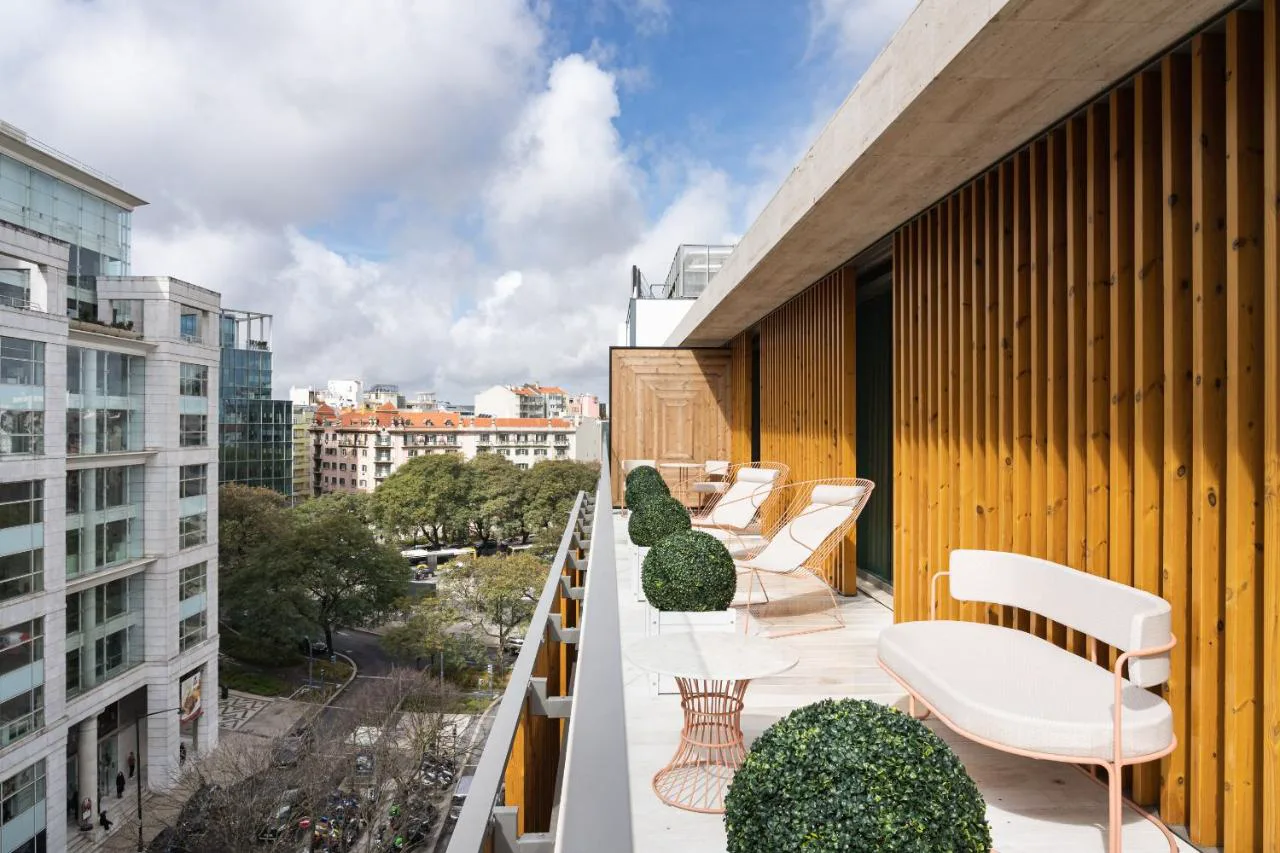 Terraza con vistas a Lisboa en LUSTER Hotel
