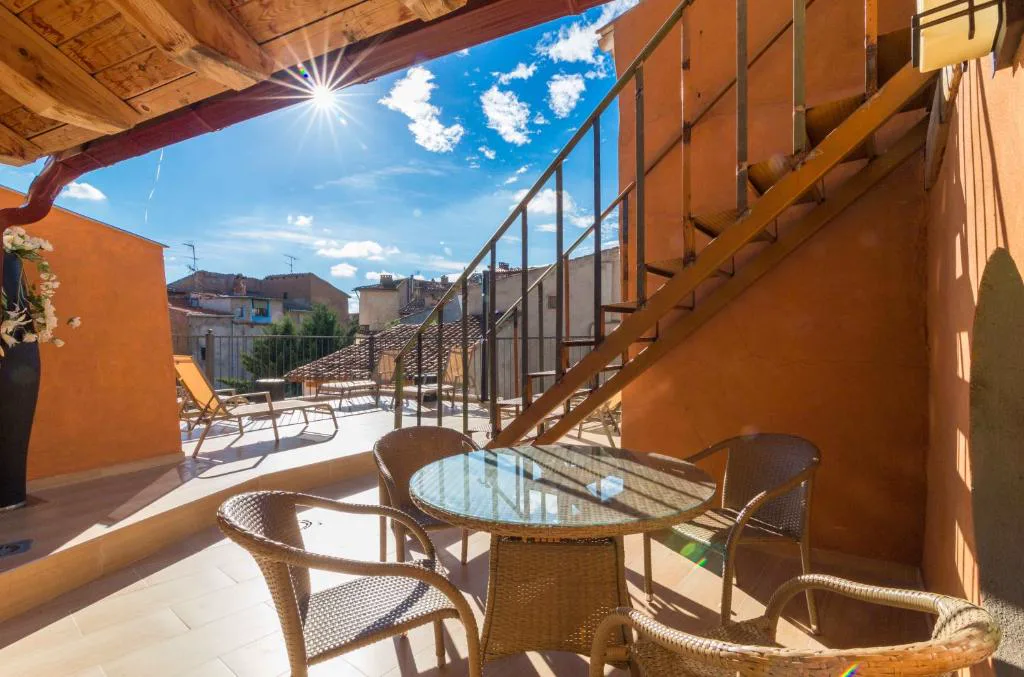 Terraza con escalera y suelo de cristal