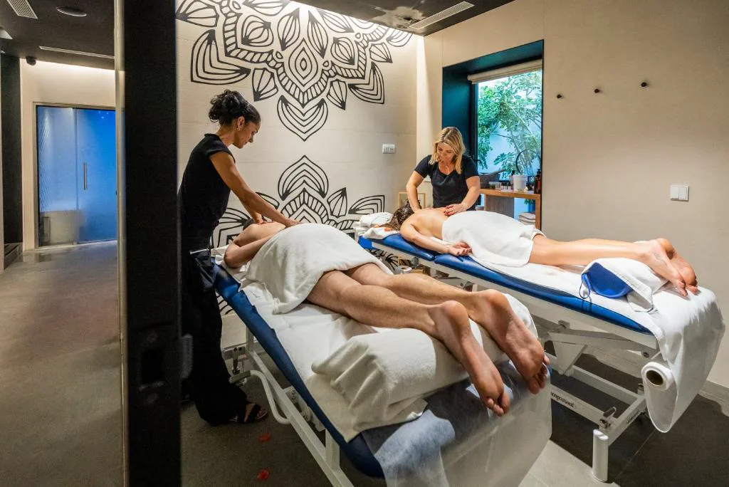 Masaje en pareja en cabina de spa