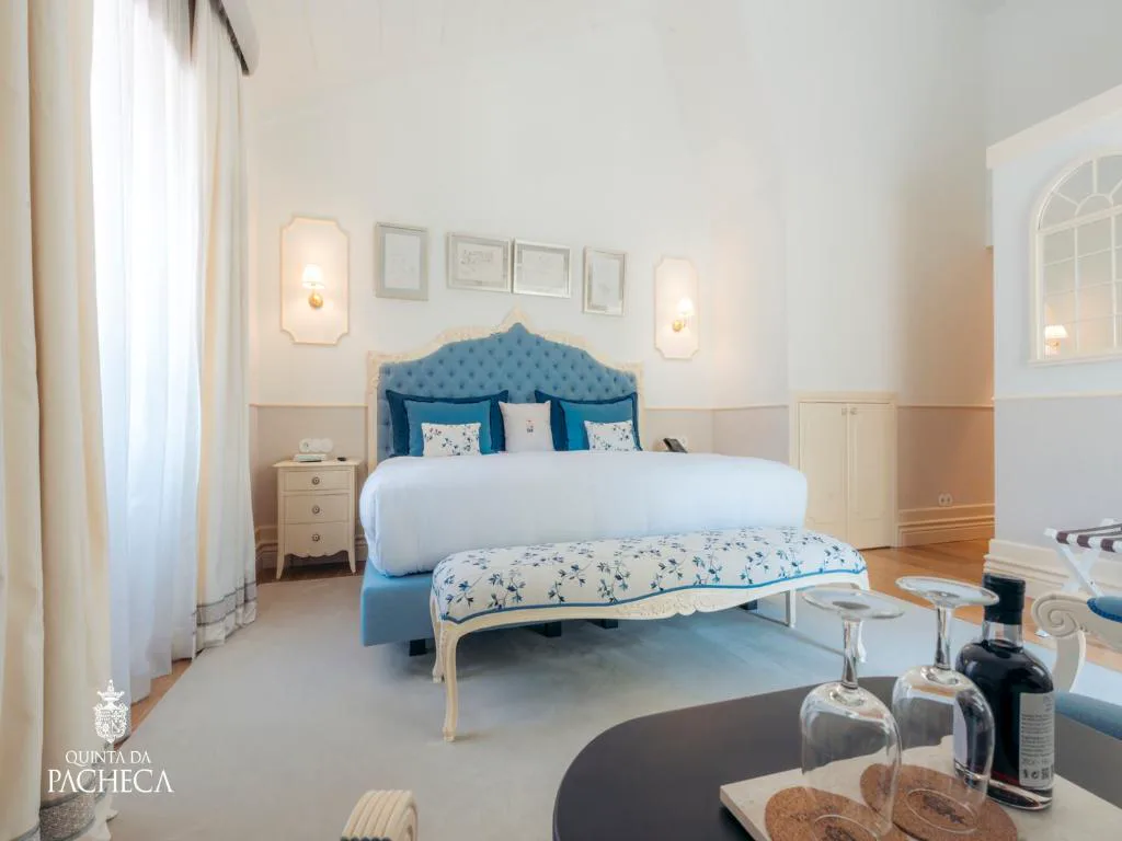 Suite clásica en tonos azules de la casa principal del siglo XVIII, Quinta da Pacheca