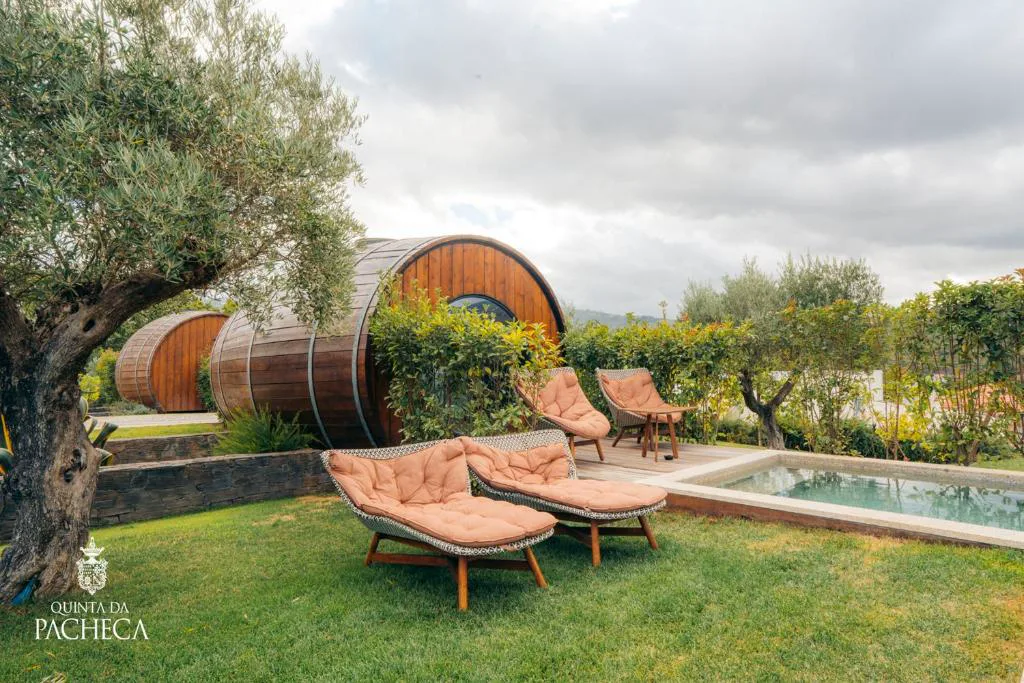 Wine Barrels de Quinta da Pacheca, suites en forma de tonel de vino junto a la piscina, entre viñedos del Duero