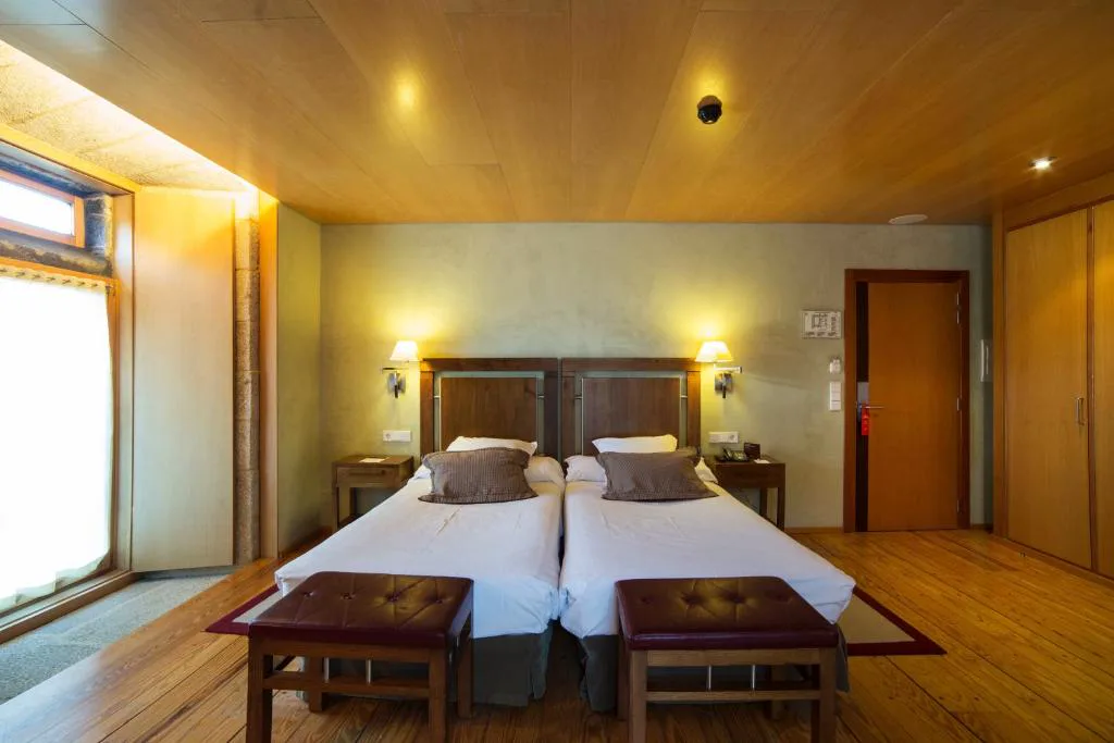 Habitación doble en madera con vigas vistas, Parador de Santo Estevo