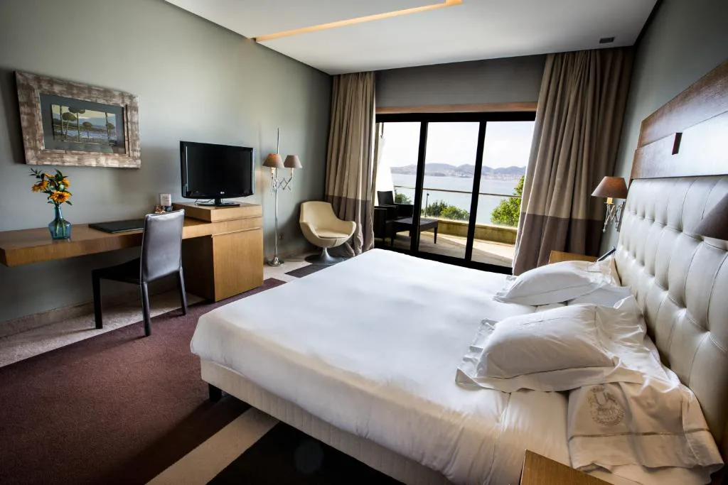 Habitación con cama doble, balcón y vistas a la ría de Vigo, Pazo Los Escudos