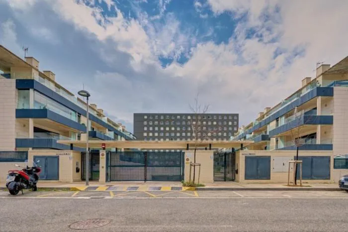 Fachada del edificio de apartamentos