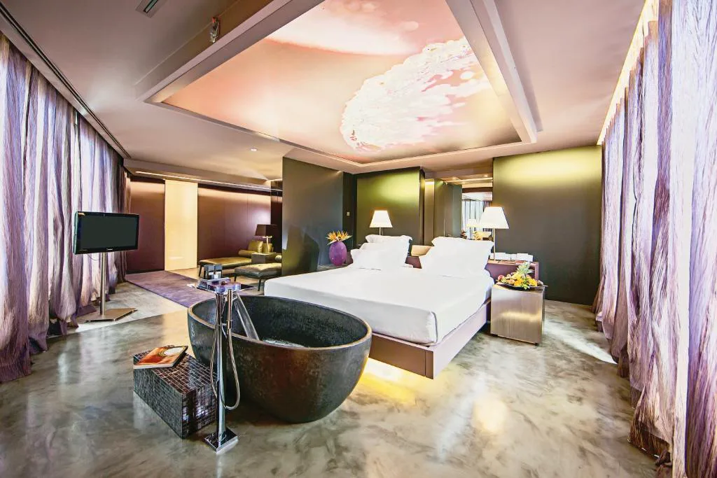 Suite con bañera de piedra exenta de The Vine Hotel, Funchal