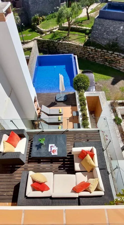 Vista aérea de la piscina y la terraza de la villa de Vale do Lobo