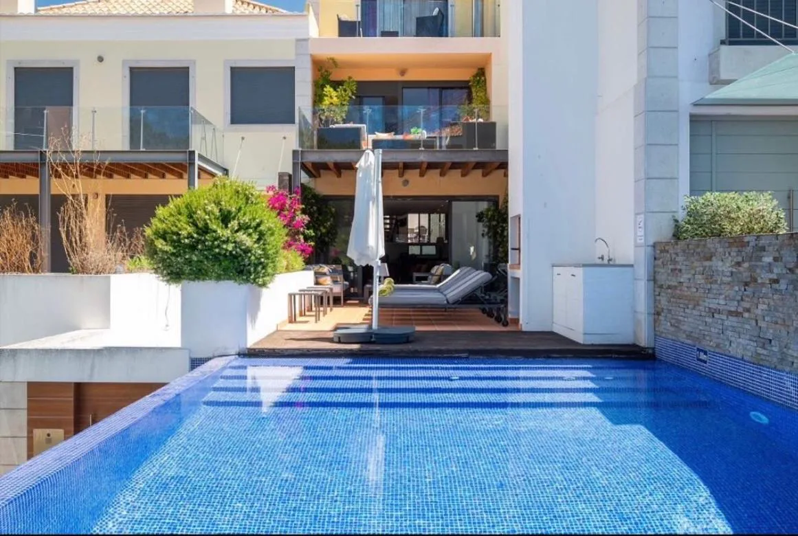 Piscina privada de la villa en Vale do Lobo, Algarve