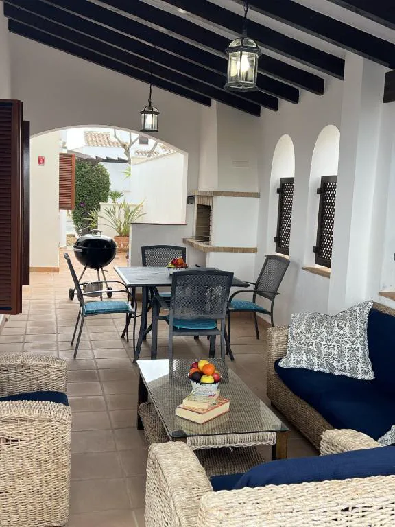 Comedor abierto con vistas al jardín