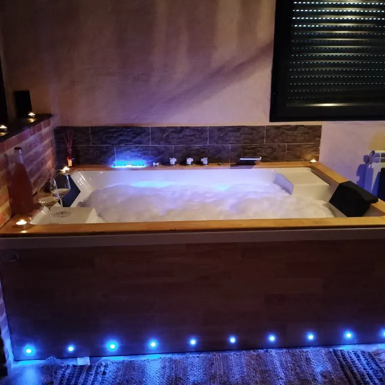 Bañera de hidromasaje con luces azules