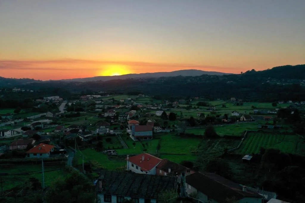 Atardecer sobre el valle de Cotobade visto desde la finca, Hotel Rural VN Tenorio