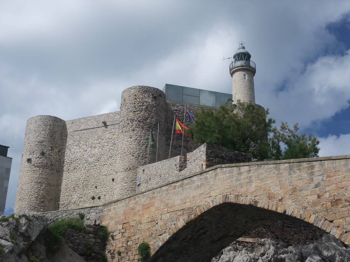 Escapada Romántica en Castro Urdiales | Joya Medieval en el Cantábrico