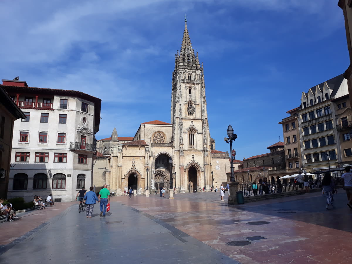 Escapada Romántica en Oviedo | El Amor en la Ciudad del Prerrománico